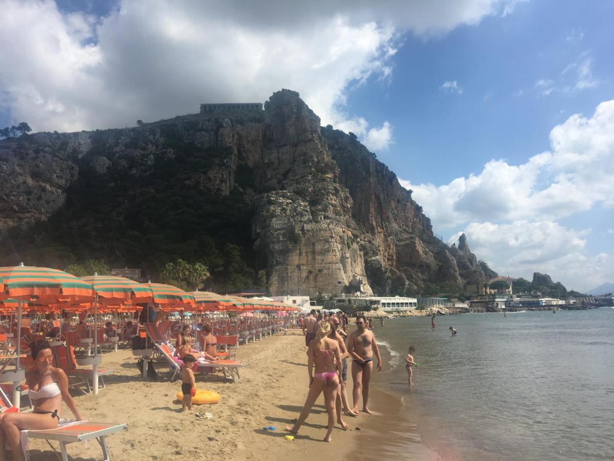 Beach Holiday Villa Terracina Exterior foto